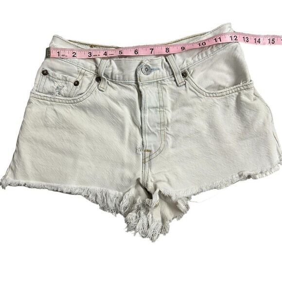 Levi’s ~ 501’s light wash almost white ~ denim cutoffs ~ button fly ~ size 25 - Picture 10 of 12